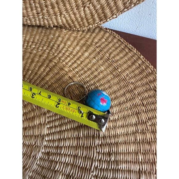 Small world globe keychain - Picture 5 of 5
